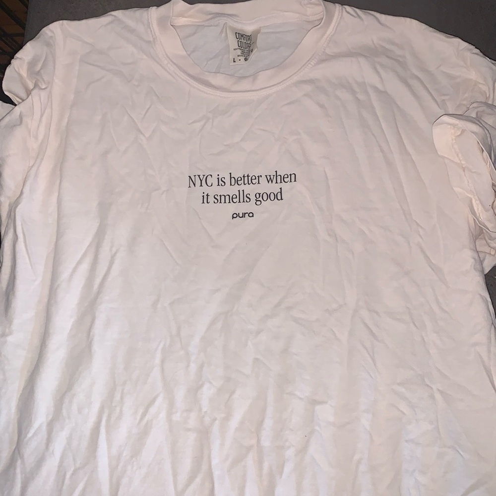 pura t shirt “NYC is better when it smells good”